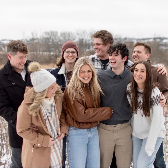 Meet your Posher, Taylor - Picture 3 of 5